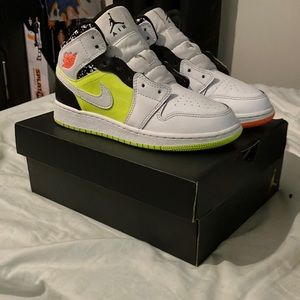 Air Jordan one mid hyper crimson/volt